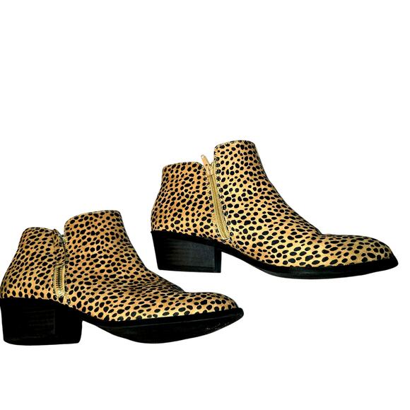 Arizona Jean Company 11 Cheetah Women's Chelsea Ankle Boots 2 Inch Heel Shoes - Picture 4 of 9